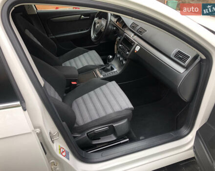 Білий Фольксваген Пассат, об'ємом двигуна 2 л та пробігом 217 тис. км за 10500 $, фото 22 на Automoto.ua