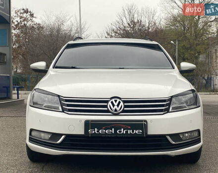 Белый Фольксваген Пассат, объемом двигателя 2 л и пробегом 298 тыс. км за 11299 $, фото 1 на Automoto.ua