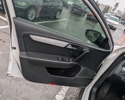 Фольксваген Пассат 2013 в Ивано-Франковске на Automoto.ua Белый Фольксваген Пассат, объемом двигателя 2 л и пробегом 280 тыс. км за 10900 $, фото 4 на Automoto.ua