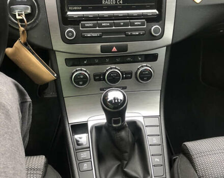 Білий Фольксваген Пассат, об'ємом двигуна 2 л та пробігом 217 тис. км за 10500 $, фото 17 на Automoto.ua