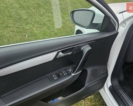 Белый Фольксваген Пассат, объемом двигателя 1.97 л и пробегом 240 тыс. км за 12300 $, фото 15 на Automoto.ua