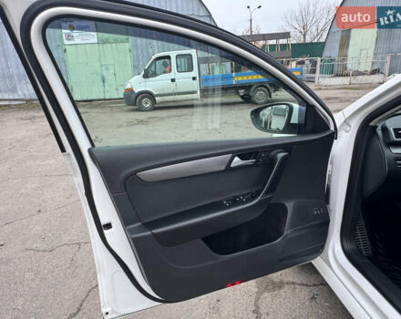 Білий Фольксваген Пассат, об'ємом двигуна 2 л та пробігом 276 тис. км за 12300 $, фото 32 на Automoto.ua