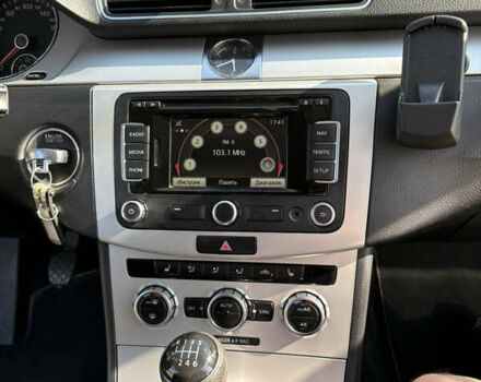 Белый Фольксваген Пассат, объемом двигателя 1.97 л и пробегом 279 тыс. км за 10000 $, фото 17 на Automoto.ua