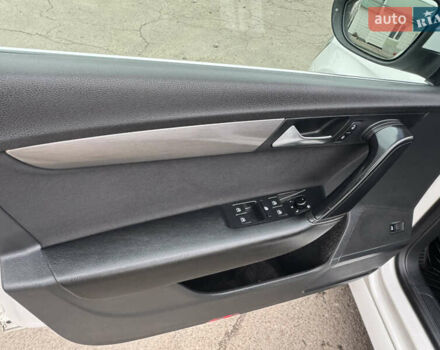 Білий Фольксваген Пассат, об'ємом двигуна 2 л та пробігом 276 тис. км за 12300 $, фото 33 на Automoto.ua