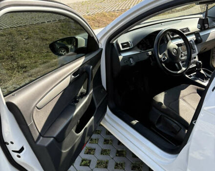 Белый Фольксваген Пассат, объемом двигателя 1.97 л и пробегом 279 тыс. км за 10000 $, фото 12 на Automoto.ua