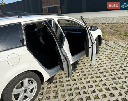 Белый Фольксваген Пассат, объемом двигателя 1.97 л и пробегом 279 тыс. км за 10000 $, фото 8 на Automoto.ua