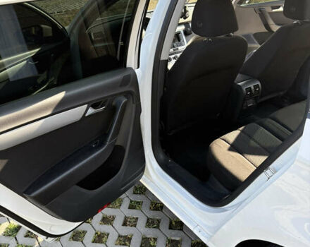 Белый Фольксваген Пассат, объемом двигателя 1.97 л и пробегом 279 тыс. км за 10000 $, фото 16 на Automoto.ua