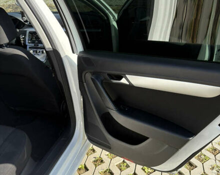 Белый Фольксваген Пассат, объемом двигателя 1.97 л и пробегом 279 тыс. км за 10000 $, фото 15 на Automoto.ua