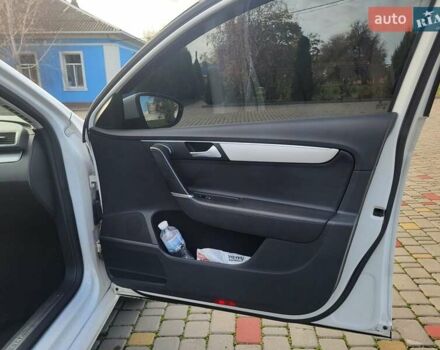 Білий Фольксваген Пассат, об'ємом двигуна 1.6 л та пробігом 284 тис. км за 11000 $, фото 7 на Automoto.ua