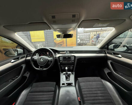 Белый Фольксваген Пассат, объемом двигателя 2 л и пробегом 252 тыс. км за 13999 $, фото 4 на Automoto.ua