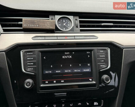 Белый Фольксваген Пассат, объемом двигателя 2 л и пробегом 252 тыс. км за 13999 $, фото 49 на Automoto.ua