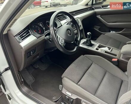 Белый Фольксваген Пассат, объемом двигателя 1.6 л и пробегом 221 тыс. км за 15500 $, фото 23 на Automoto.ua