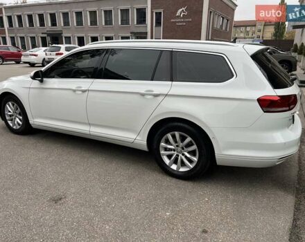 Белый Фольксваген Пассат, объемом двигателя 1.6 л и пробегом 221 тыс. км за 15500 $, фото 4 на Automoto.ua