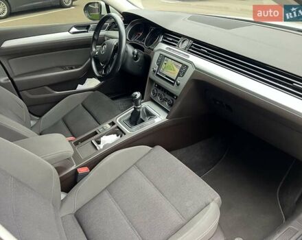 Белый Фольксваген Пассат, объемом двигателя 1.6 л и пробегом 221 тыс. км за 15500 $, фото 18 на Automoto.ua