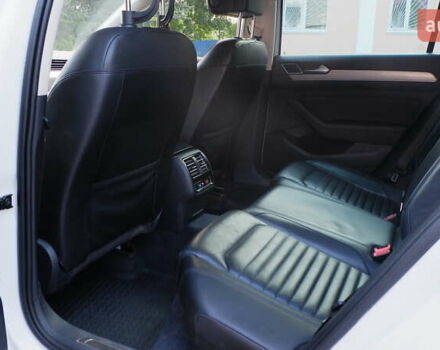 Белый Фольксваген Пассат, объемом двигателя 2 л и пробегом 280 тыс. км за 16400 $, фото 57 на Automoto.ua