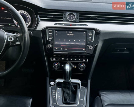 Білий Фольксваген Пассат, об'ємом двигуна 2 л та пробігом 215 тис. км за 16999 $, фото 36 на Automoto.ua