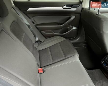 Белый Фольксваген Пассат, объемом двигателя 1.6 л и пробегом 221 тыс. км за 15500 $, фото 27 на Automoto.ua