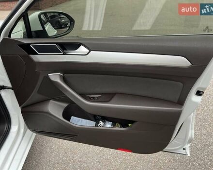 Белый Фольксваген Пассат, объемом двигателя 1.6 л и пробегом 221 тыс. км за 15500 $, фото 20 на Automoto.ua