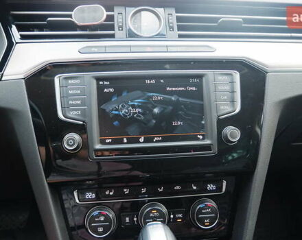 Белый Фольксваген Пассат, объемом двигателя 2 л и пробегом 280 тыс. км за 16400 $, фото 18 на Automoto.ua