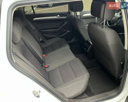 Белый Фольксваген Пассат, объемом двигателя 1.6 л и пробегом 221 тыс. км за 15500 $, фото 25 на Automoto.ua