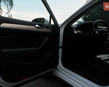 Белый Фольксваген Пассат, объемом двигателя 2 л и пробегом 280 тыс. км за 16400 $, фото 13 на Automoto.ua