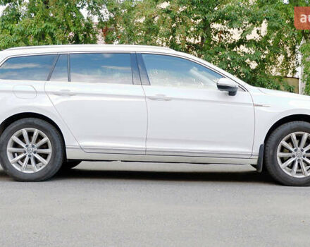 Белый Фольксваген Пассат, объемом двигателя 2 л и пробегом 280 тыс. км за 16400 $, фото 6 на Automoto.ua