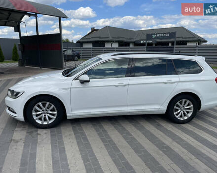 Белый Фольксваген Пассат, объемом двигателя 1.97 л и пробегом 295 тыс. км за 15200 $, фото 3 на Automoto.ua
