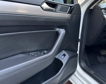 Белый Фольксваген Пассат, объемом двигателя 1.97 л и пробегом 243 тыс. км за 15550 $, фото 20 на Automoto.ua