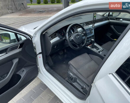 Белый Фольксваген Пассат, объемом двигателя 1.97 л и пробегом 295 тыс. км за 15200 $, фото 11 на Automoto.ua