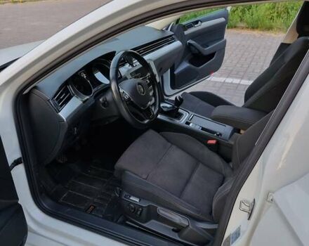 Белый Фольксваген Пассат, объемом двигателя 1.6 л и пробегом 267 тыс. км за 12750 $, фото 27 на Automoto.ua