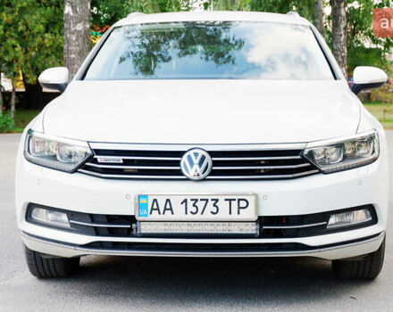 Белый Фольксваген Пассат, объемом двигателя 2 л и пробегом 280 тыс. км за 16400 $, фото 1 на Automoto.ua