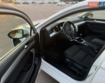 Белый Фольксваген Пассат, объемом двигателя 1.97 л и пробегом 295 тыс. км за 13300 $, фото 5 на Automoto.ua