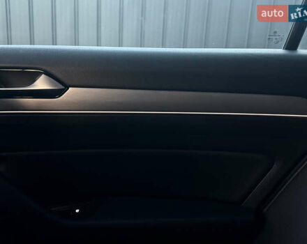 Білий Фольксваген Пассат, об'ємом двигуна 2 л та пробігом 215 тис. км за 16999 $, фото 54 на Automoto.ua