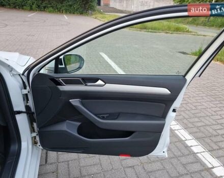 Белый Фольксваген Пассат, объемом двигателя 1.6 л и пробегом 267 тыс. км за 12750 $, фото 23 на Automoto.ua