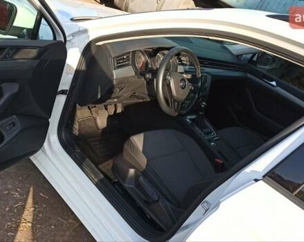 Белый Фольксваген Пассат, объемом двигателя 1.97 л и пробегом 211 тыс. км за 13300 $, фото 4 на Automoto.ua