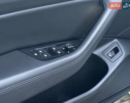 Білий Фольксваген Пассат, об'ємом двигуна 2 л та пробігом 215 тис. км за 16999 $, фото 47 на Automoto.ua