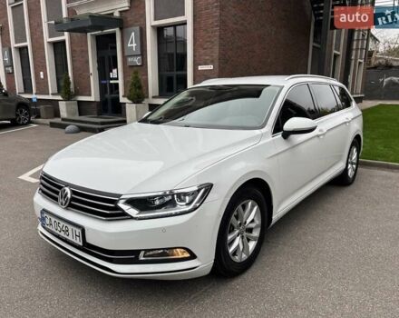 Белый Фольксваген Пассат, объемом двигателя 1.6 л и пробегом 221 тыс. км за 15500 $, фото 1 на Automoto.ua