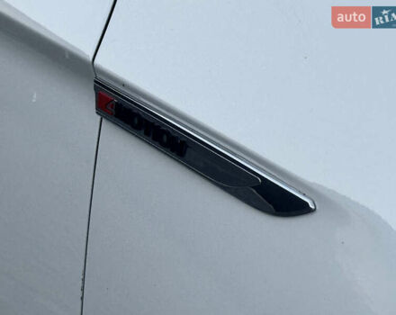 Білий Фольксваген Пассат, об'ємом двигуна 2 л та пробігом 215 тис. км за 16999 $, фото 24 на Automoto.ua