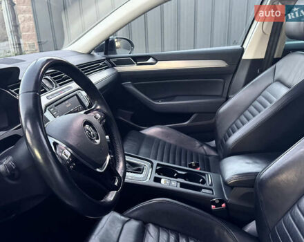 Білий Фольксваген Пассат, об'ємом двигуна 2 л та пробігом 215 тис. км за 16999 $, фото 33 на Automoto.ua