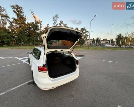 Белый Фольксваген Пассат, объемом двигателя 1.97 л и пробегом 292 тыс. км за 14000 $, фото 6 на Automoto.ua