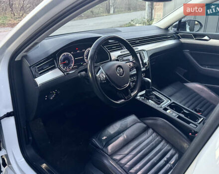 Білий Фольксваген Пассат, об'ємом двигуна 2 л та пробігом 215 тис. км за 16999 $, фото 32 на Automoto.ua