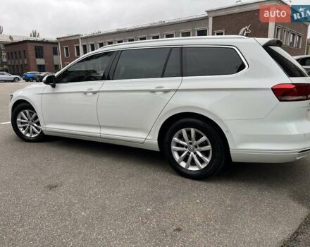 Белый Фольксваген Пассат, объемом двигателя 1.6 л и пробегом 221 тыс. км за 15500 $, фото 6 на Automoto.ua