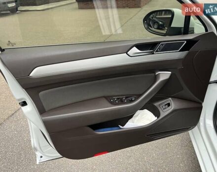 Белый Фольксваген Пассат, объемом двигателя 1.6 л и пробегом 221 тыс. км за 15500 $, фото 15 на Automoto.ua