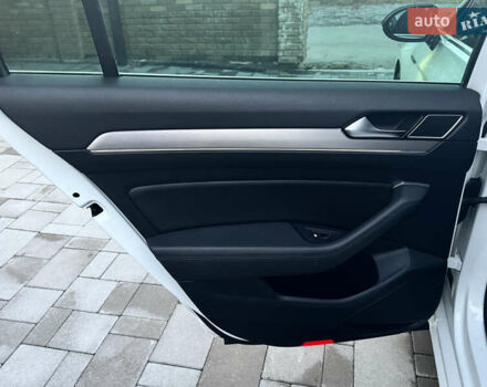 Білий Фольксваген Пассат, об'ємом двигуна 2 л та пробігом 215 тис. км за 16999 $, фото 50 на Automoto.ua