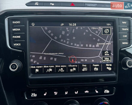 Білий Фольксваген Пассат, об'ємом двигуна 2 л та пробігом 215 тис. км за 16999 $, фото 42 на Automoto.ua