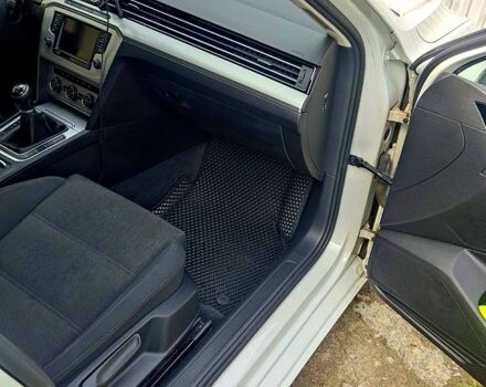 Білий Фольксваген Пассат, об'ємом двигуна 1.6 л та пробігом 220 тис. км за 14000 $, фото 8 на Automoto.ua