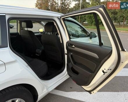 Белый Фольксваген Пассат, объемом двигателя 1.97 л и пробегом 292 тыс. км за 14000 $, фото 13 на Automoto.ua