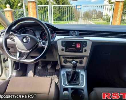 Белый Фольксваген Пассат, объемом двигателя 2 л и пробегом 320 тыс. км за 14700 $, фото 9 на Automoto.ua