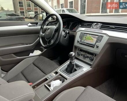 Белый Фольксваген Пассат, объемом двигателя 1.6 л и пробегом 221 тыс. км за 15500 $, фото 19 на Automoto.ua