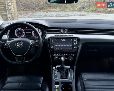 Білий Фольксваген Пассат, об'ємом двигуна 2 л та пробігом 215 тис. км за 16999 $, фото 37 на Automoto.ua